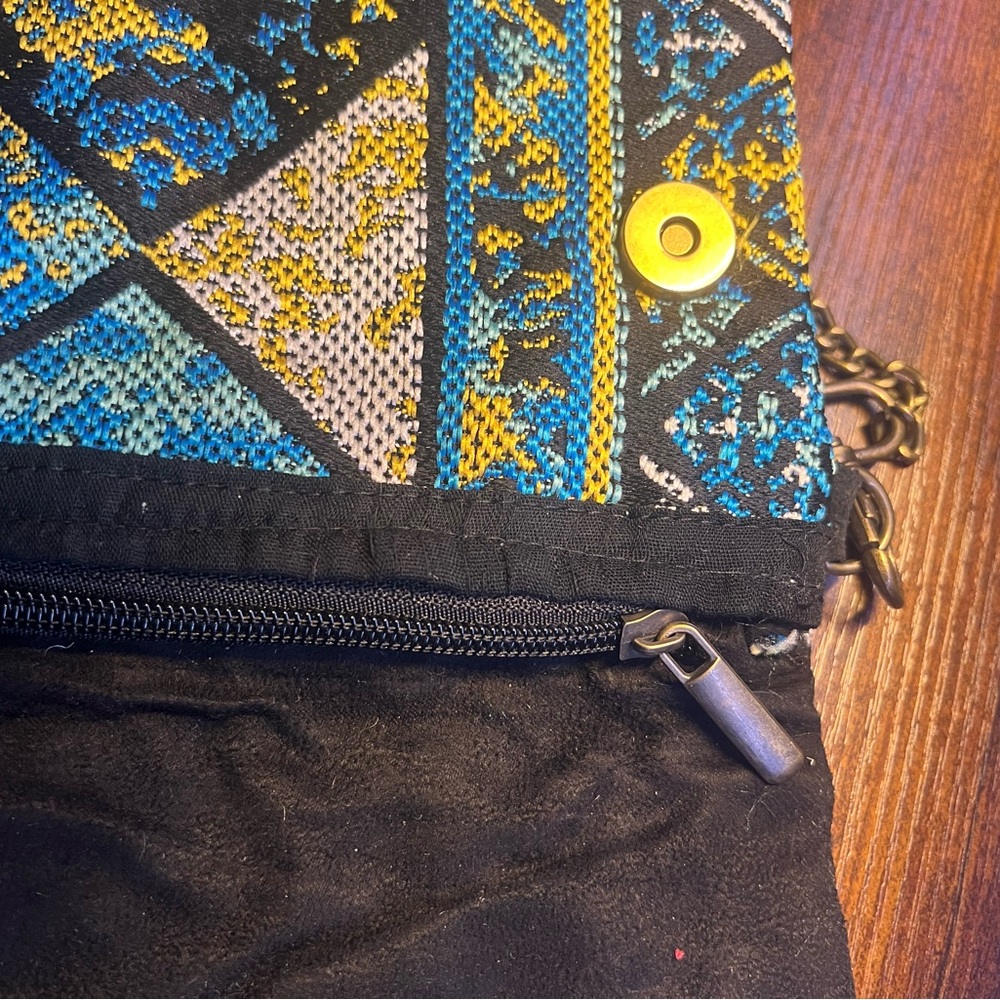 Boho Western Tapestry Crossbody Clutch w/ Statement Stone Concho & Chain Strap - Picture 9 of 13